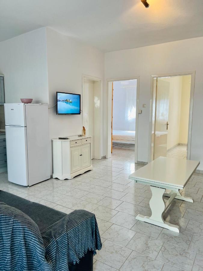 Atlantis Apartments Vrasná Dış mekan fotoğraf