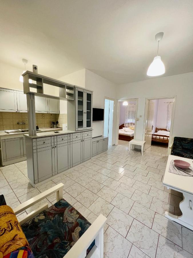 Atlantis Apartments Vrasná Dış mekan fotoğraf